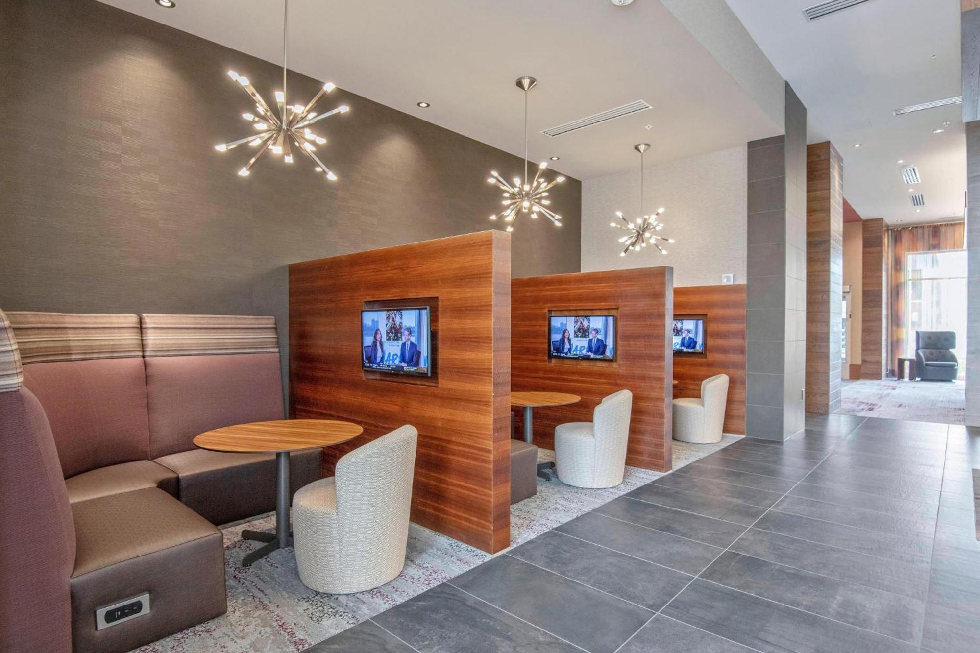 Courtyard By Marriott Raleigh Cary/Parkside Town Commons Hotell Eksteriør bilde