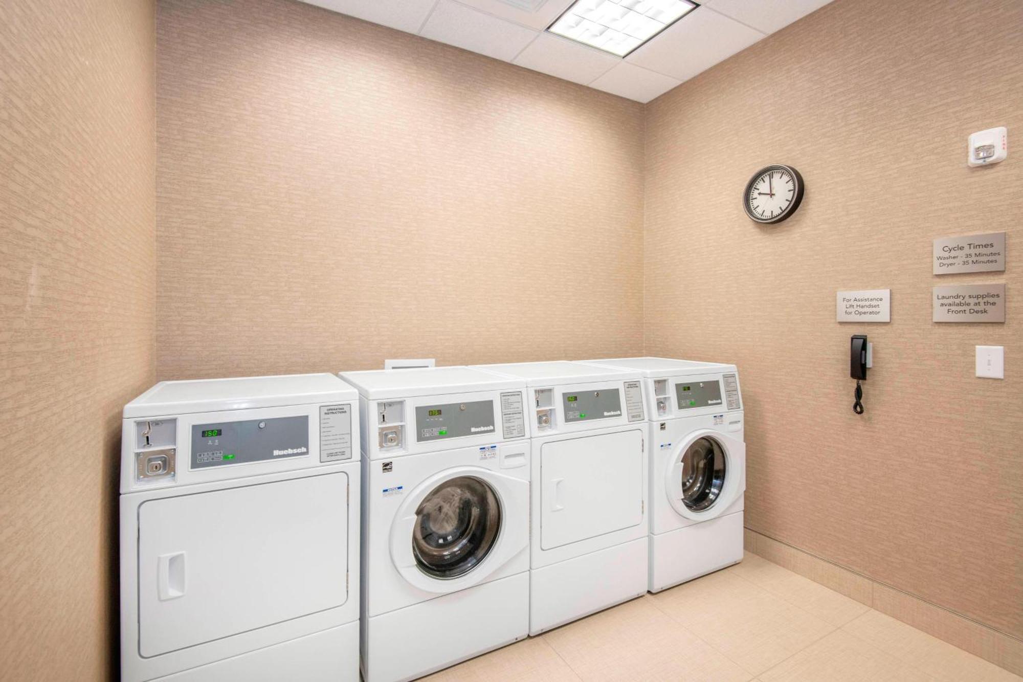 Courtyard By Marriott Raleigh Cary/Parkside Town Commons Hotell Eksteriør bilde